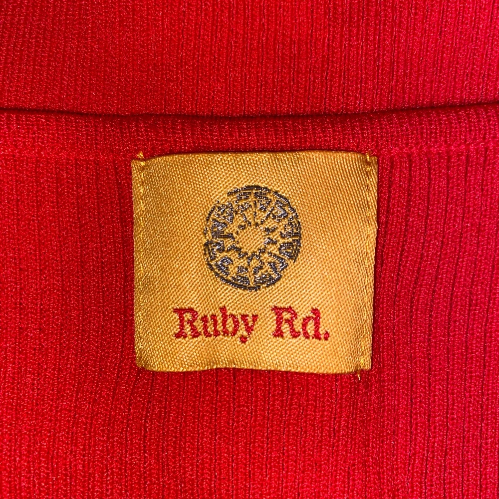 ❤️Ruby Rd. Beautiful Neck Accent Ribbed Top❤️ - Picture 3 of 10